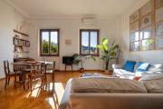 Bright and Spacious Arno View Apartment