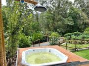 Chalé com Área Gourmet Incrível e Jacuzzi