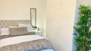 Luxury Spacious Double Room, Mill Hill, London NW7 3BD