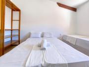 Flat com 1 quarto com ar split, sala e cozinha completa, No condomínio Portal do Atlântico a 100m praia de Taperapuã (Barraca do Gaúcho) , portaria 24hrs, piscina.