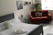 River Studio Sleeps 2 with Parking & Dog Friendly