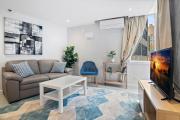 Bright CBD Apartment Close to Dining & Shopping