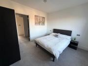 Stylish 5-Bed Home Minutes from Windsor Castle