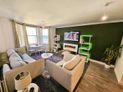 Stylish Seafront Apartment with Bay Window Views