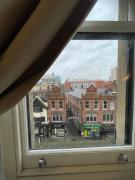 Heart of Notts, Corner Top View Modern & Cosy Studio