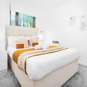 Stylish City Centre Apartment with Private Terrace - Netflix 126S