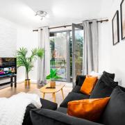 Stylish City Centre Apartment with Private Terrace - Netflix 126S