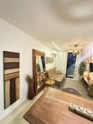 Flat perto da praia de Copacabana com varanda, piscina e sauna