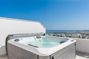 ViVi Homes - Gerrard, Terrace, Pool & Sea Vew