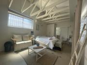 Central apartment in Three Anchor Bay