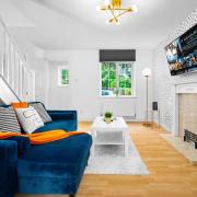 Two Bed House - Sleeps 4 - Garden - Parking - Fast Wi-Fi 55HE
