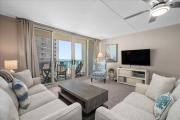 Beautiful 2 Bedroom Condo at the Quay!