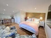 Wild Meadow Cottage - Countryside Views and King Bed