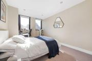 Spacious 3 Double Bed with Roof Terrace