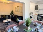 Luxury Big 4 Bedroom House near NEC, JLR, Driveway, Back Garden