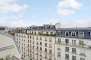A C 2P apartment with terrace and view of Paris
