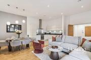 The Kensington Suite - 2Bed Apartment with Parking
