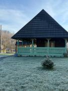 Clop&Cojoc Rustic old wooden house