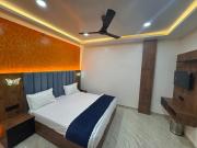 NEAR KASHI VISHWANATH NEAR GANGA lakhdatar home stay