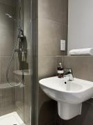 Top Stanwell Top Stanwell