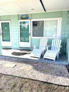 5 OClock Somewhere, dogs ok, quick walk to Ocean