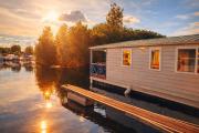 Cottage flottant spa privatif en option Port de Plaisance proche Centre