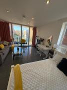 Tower Bridge Luxury Apartment with Balcony