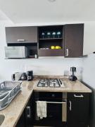 Beachfront Condo, infinitypool, gym, 5m Citywall