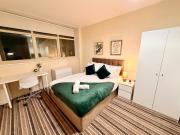 Central Huddersfield 3BR Apartment 3 Bath Free Parking Central Huddersfield 3BR Apartment 3 Bath Free Parking