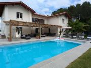 Superbe villa avec piscine chauffée et jardin à 10 min du centre, pour 12 personnes - FR-1-239-1150