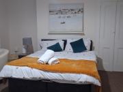 Serene Southampton Apartment with 3 Bedrooms