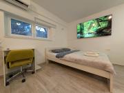 Cozy Studio w King-Size Bed