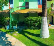 Casa com piscina 2km do centro em condomínio, paz e descanso