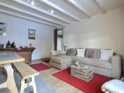 Charmant 2 Pièces Lumineux avec Balcon en Montagne - FR-1-592-91