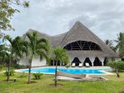 Private Villa With Pool - 5 BR close to the Beach