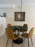 Townhouse with free parking