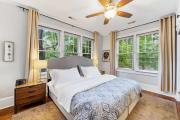 Light Filled 2 Bedroom in Myers Park with a Porch