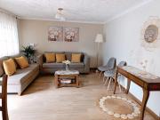 Casa familiar de 2 dormitorios con parqueadero en Cuenca