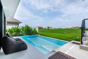 The R Villa Patuha - Stunning Rice Field Views