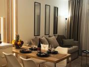 Lunix Luxury Apartment on Metro Station