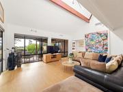 Sailors Hill Retreat - Space and Serene Views