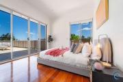 Spacious Penthouse 3BR Retreat - Parking & Terrace