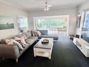 Banyan, 14 Montevideo Parade - Spacious pet friendly property with air con and WiFi