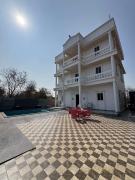 Berlin Villa 6BR Farm Private Pool by Homeyhuts