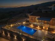 To Petrino Stone Mountain Retreat with Private Pool