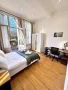 Modern 2 bed flat in Earls Court - 3 mins from the station