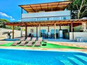 House with swimming pool, 4 en-suites, 6 parking spaces