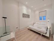 Stylish 1 Bed in SW7 with Private Balcony