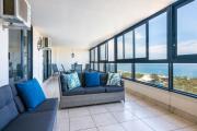 Gorgeous 172 Spinnaker Two Bed with Sea Views