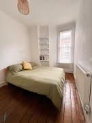 Spacious victorian 3 bedroom apartment